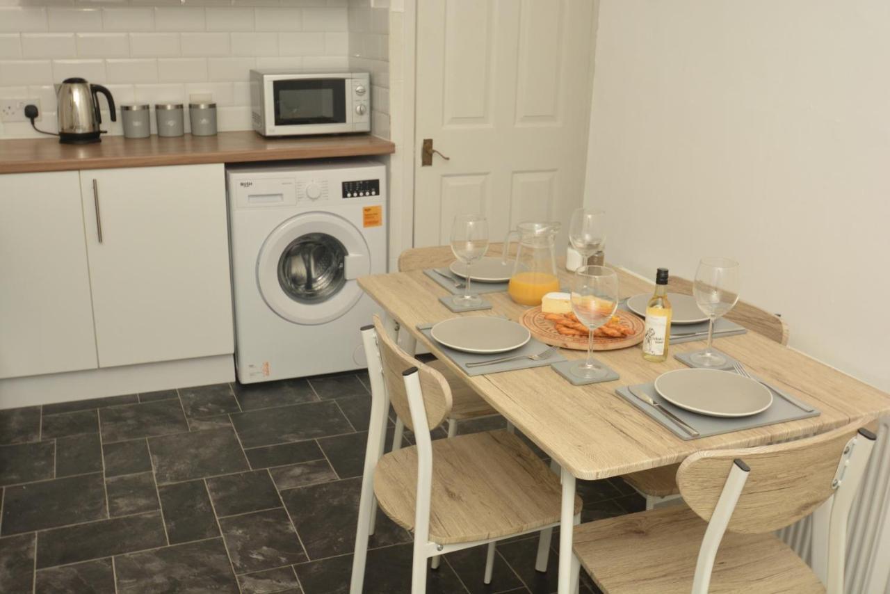 Spacious And Homely 2 Bedroom Flat - Suitelivin เกทส์เฮด ภายนอก รูปภาพ