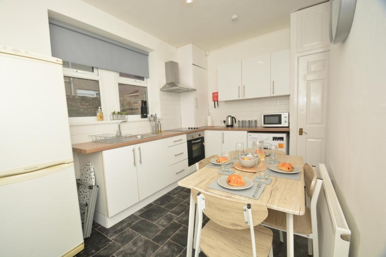 Spacious And Homely 2 Bedroom Flat - Suitelivin เกทส์เฮด ภายนอก รูปภาพ