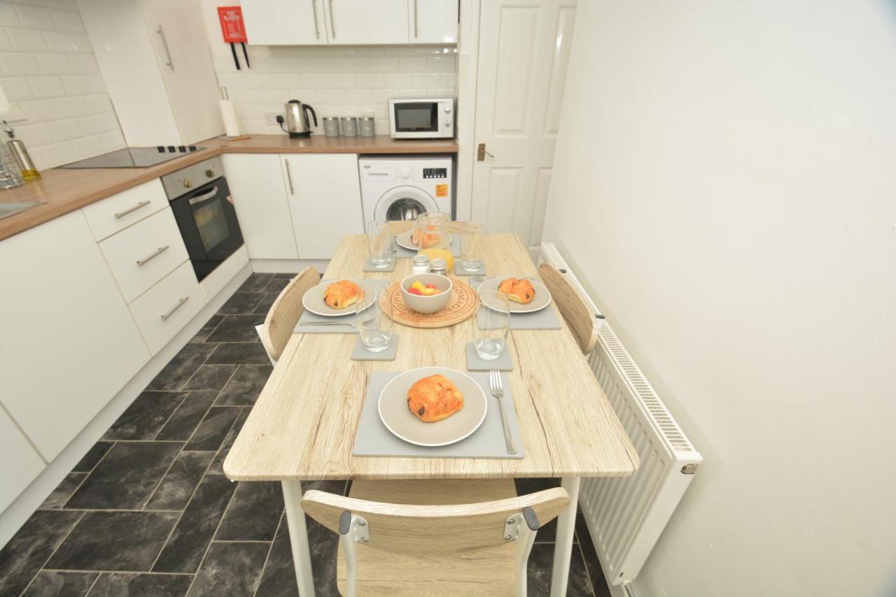Spacious And Homely 2 Bedroom Flat - Suitelivin เกทส์เฮด ภายนอก รูปภาพ